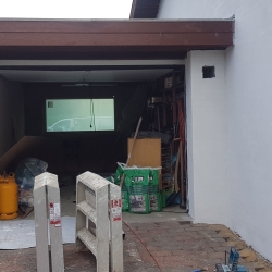 Vandskuring af hus i Spøttrup med nypudset facade og garage