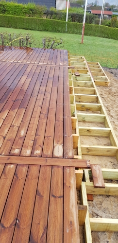 Træterrasse i Skive med delvist færdigt underlag