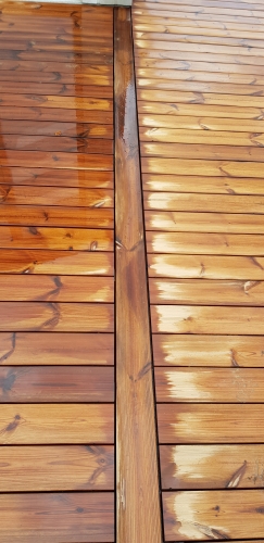 Detalje af træterrasse i Skive med samling mellem brædder