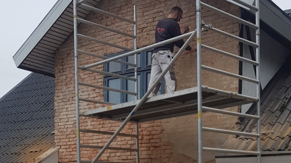 Murer til facaderenovering på Salling, herunder i Skive